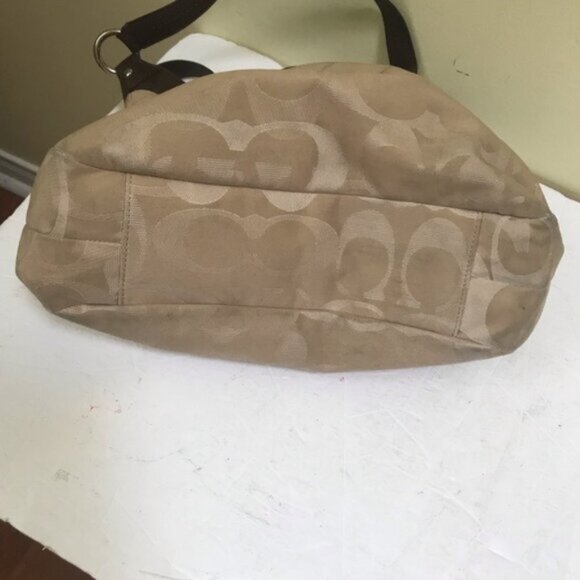 Coach Soho Lyn Signature Leather CC Shoulder Bag Hobo Zip Pockets Neutral Tote - Picture 10 of 16